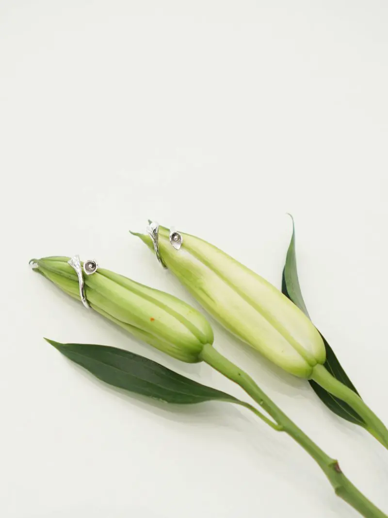 Twist Calla Lily Ring - Image 2