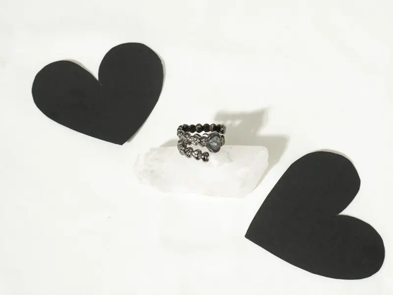 Love Card Twist Ring - Image 4