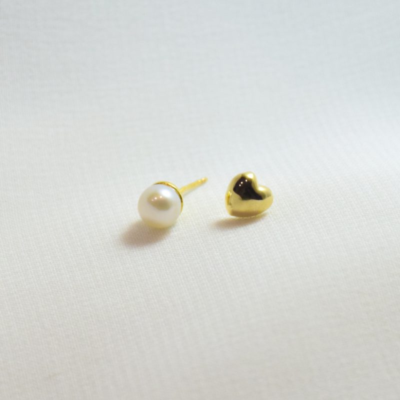 Mini Heart & Pearl Earrings - Image 3